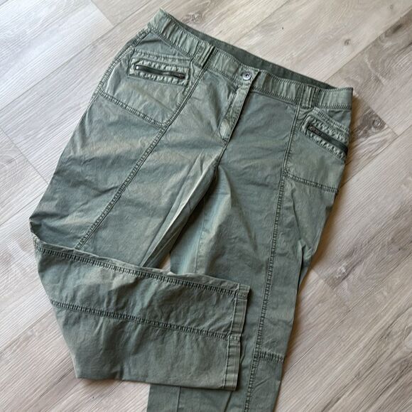 Chicos Cropped Utility Cargo Style Olive Green Stretchy Pants Size 2 - Picture 2 of 6